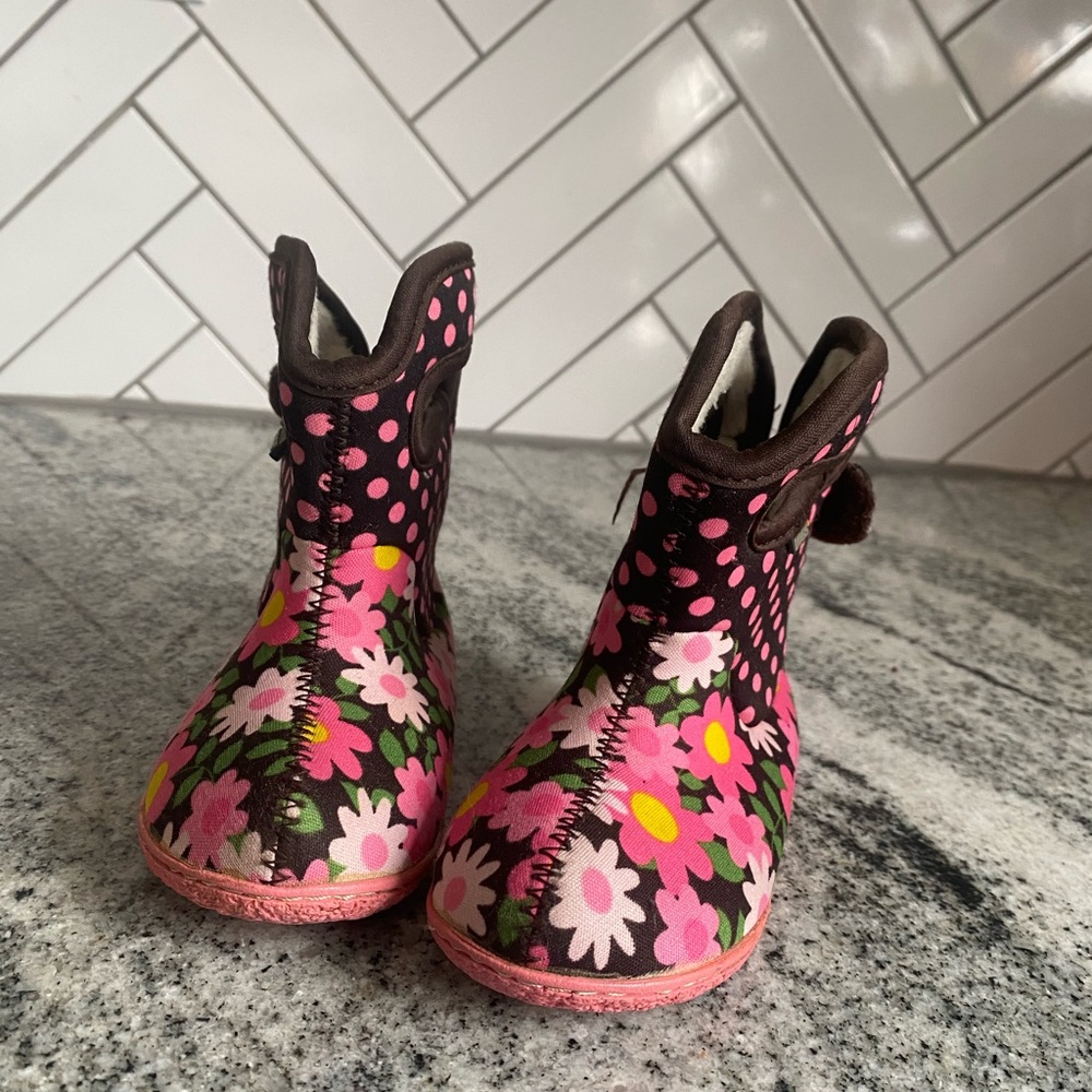 Baby bogs waterproof pull on boots, floral pattern